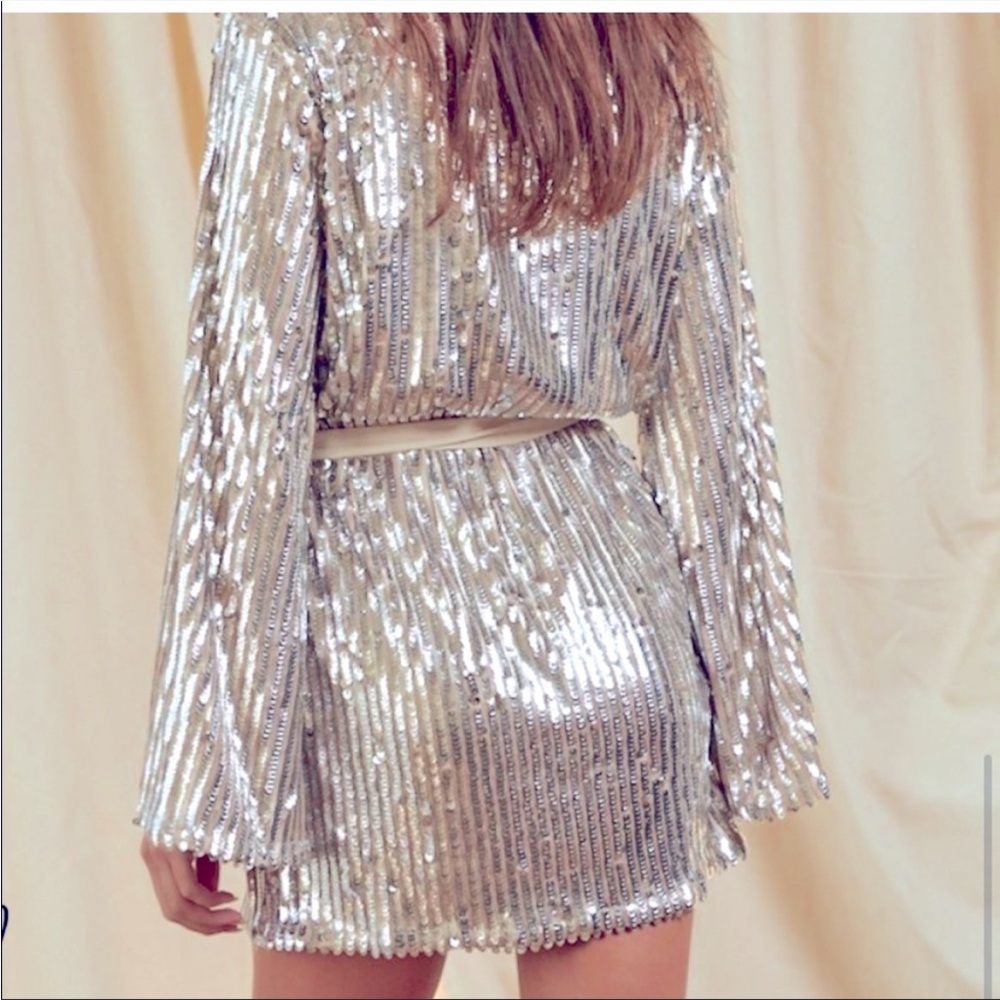 Sequin wrap dress - Picture 3 of 9